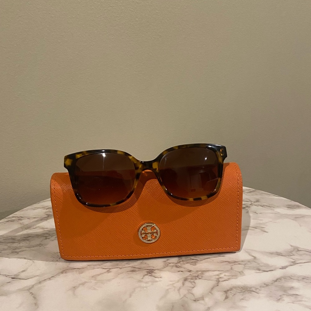 Tory Burch Tortoiseshell Sunglass EUC